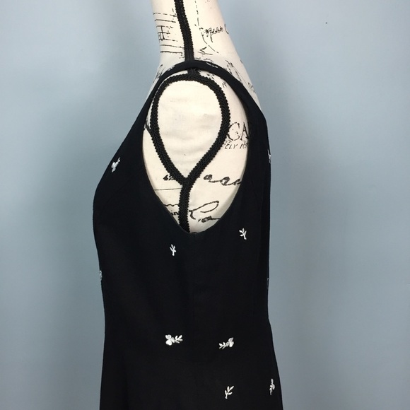 DRESSBARN Sleeveless Embroidered Linen Ble… - Picture 16 of 16